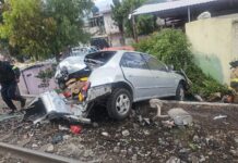 En Ecatepec se salva conductor, al ser arrollado tras ignorar el paso del Tren