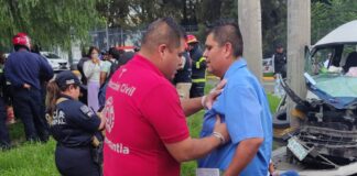Cuerpos de emergencia y policías de Tlalnepantla atienden a 18 pasajeros tras fuerte choque de combi en la México-Pachuca