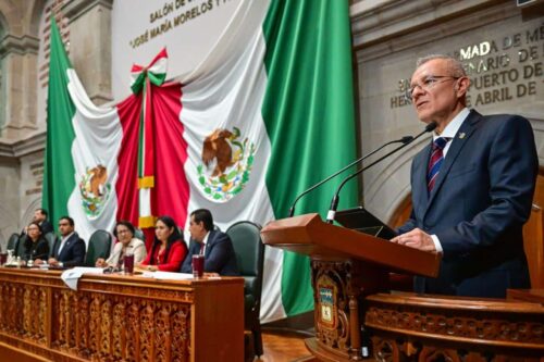 Sin generar nuevos impuestos ni adquirir deuda, el Edoméx logró reducir su pasivo en 2 mil 500 millones de pesos, informó Oscar Flores ante el congreso mexiquense